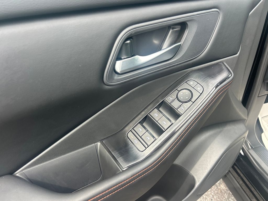 2026 Nissan Rogue SV photo 15