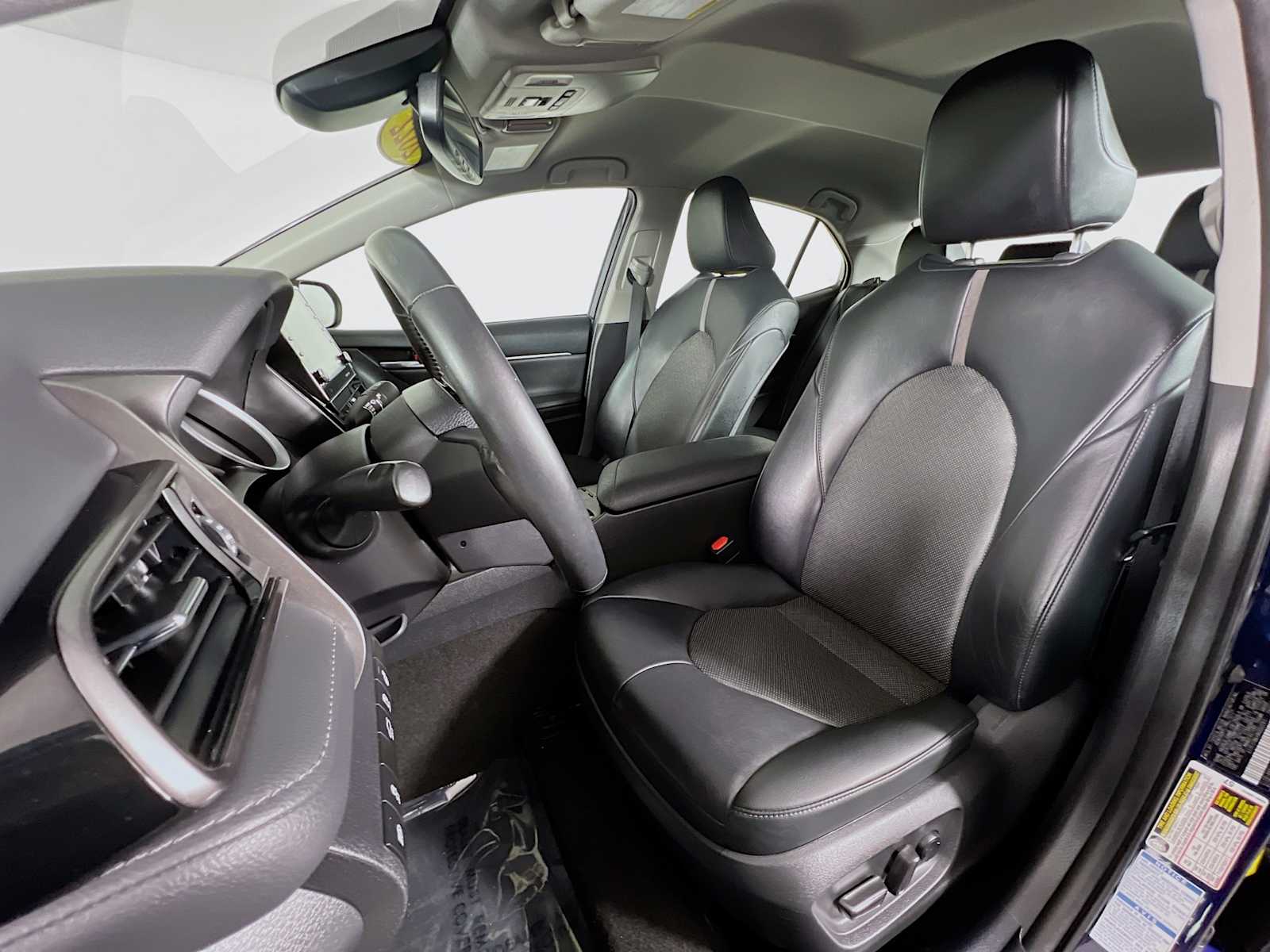 2022 Toyota Camry XLE photo 20
