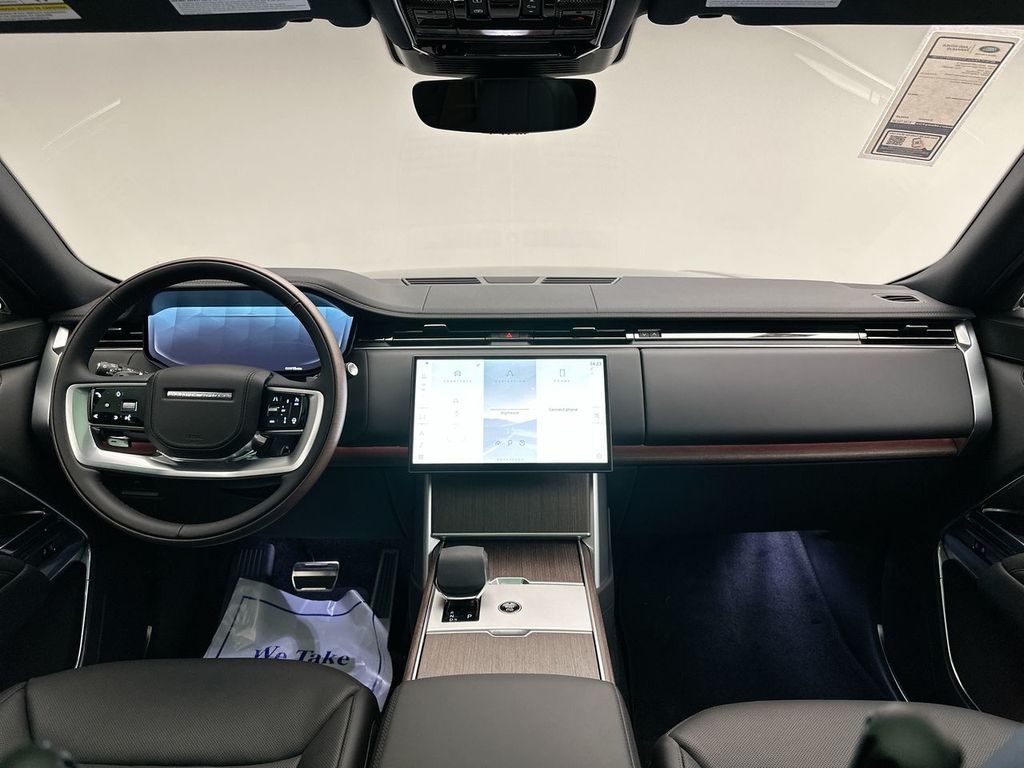 2025 Land Rover Range Rover SE photo 6