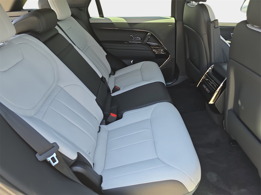 2025 Land Rover Range Rover Sport SE photo 9