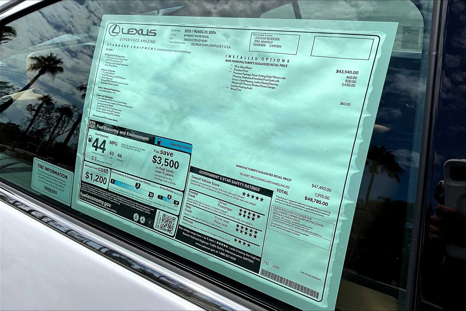 2025 Lexus ES 300h Premium photo 19