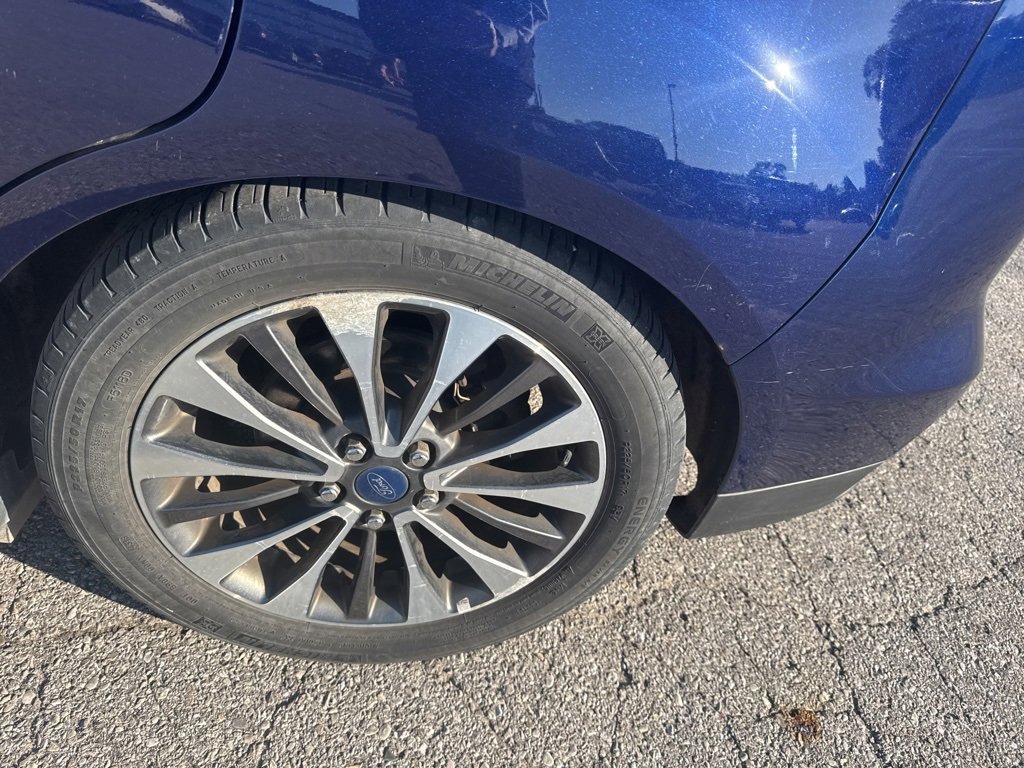 2017 Ford C-Max Hybrid Titanium photo 40
