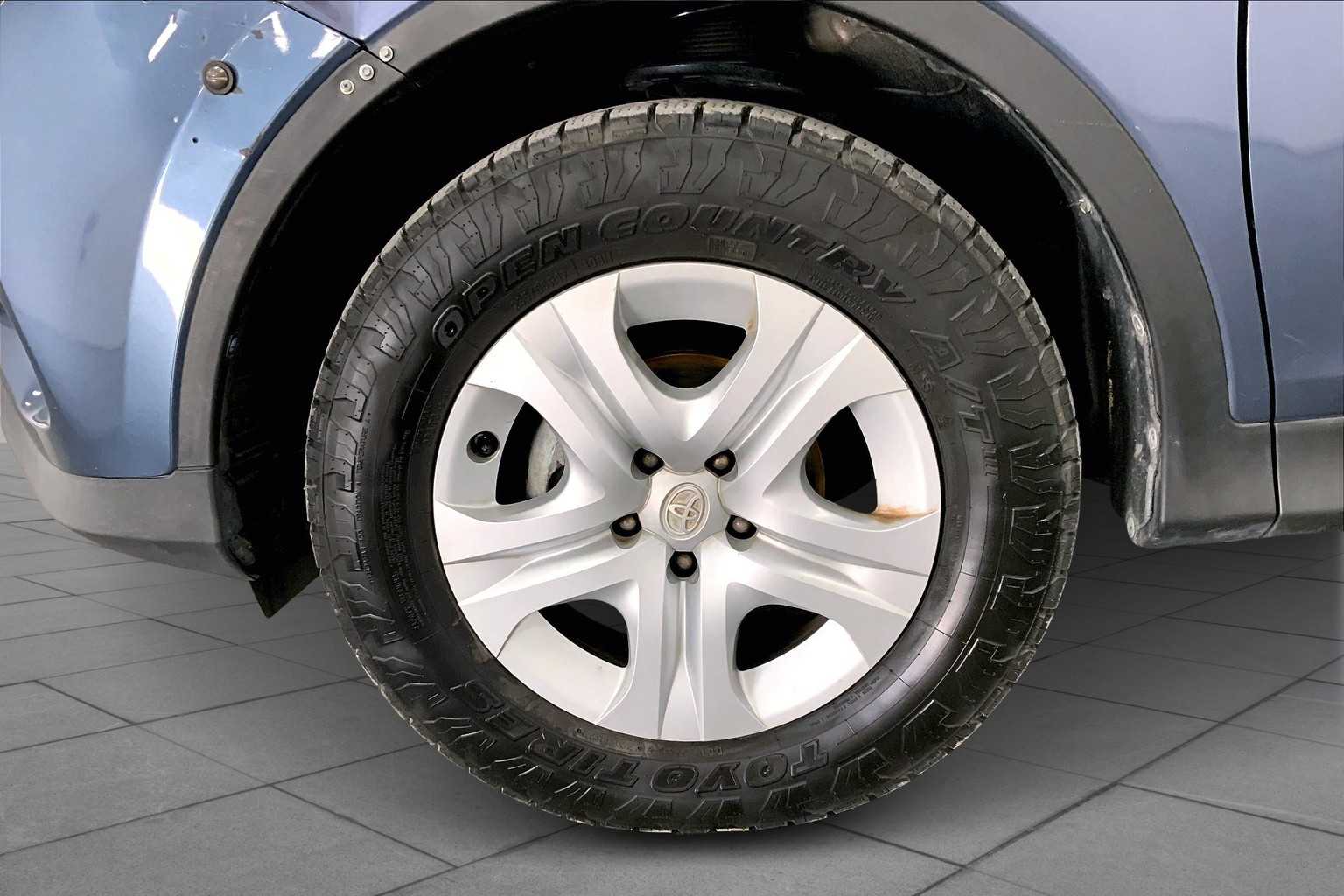 2013 Toyota RAV4 LE photo 8