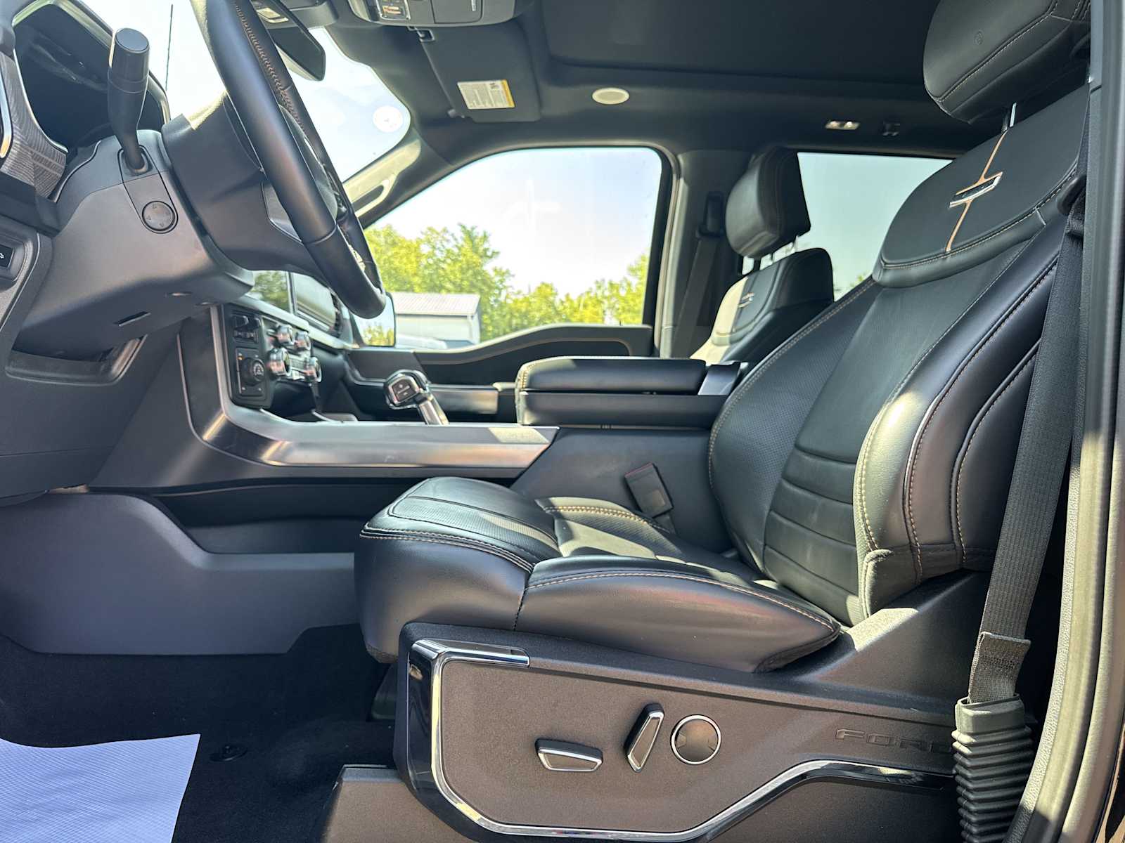 2023 Ford F-150 Platinum photo 26