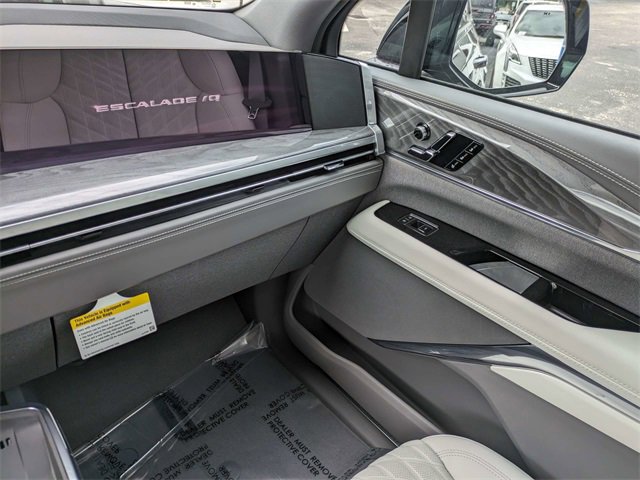 2025 Cadillac Escalade IQ Luxury photo 17