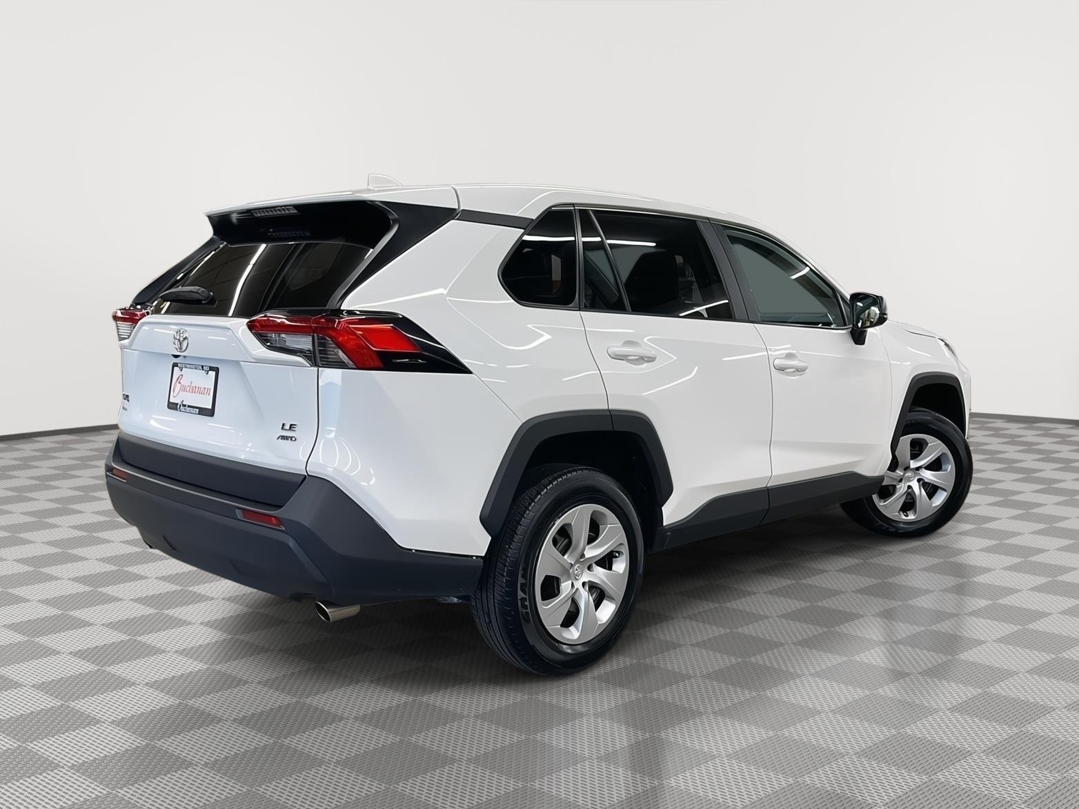 2024 Toyota RAV4 LE photo 4