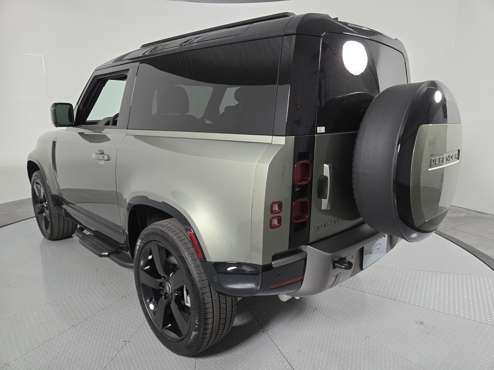 2025 Land Rover Defender X-Dynamic SE photo 15