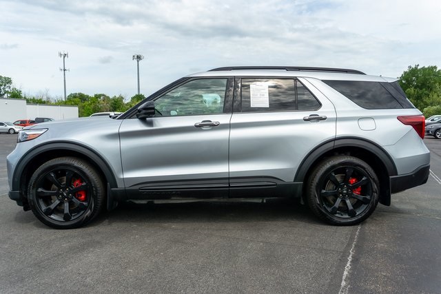 2022 Ford Explorer ST photo 4