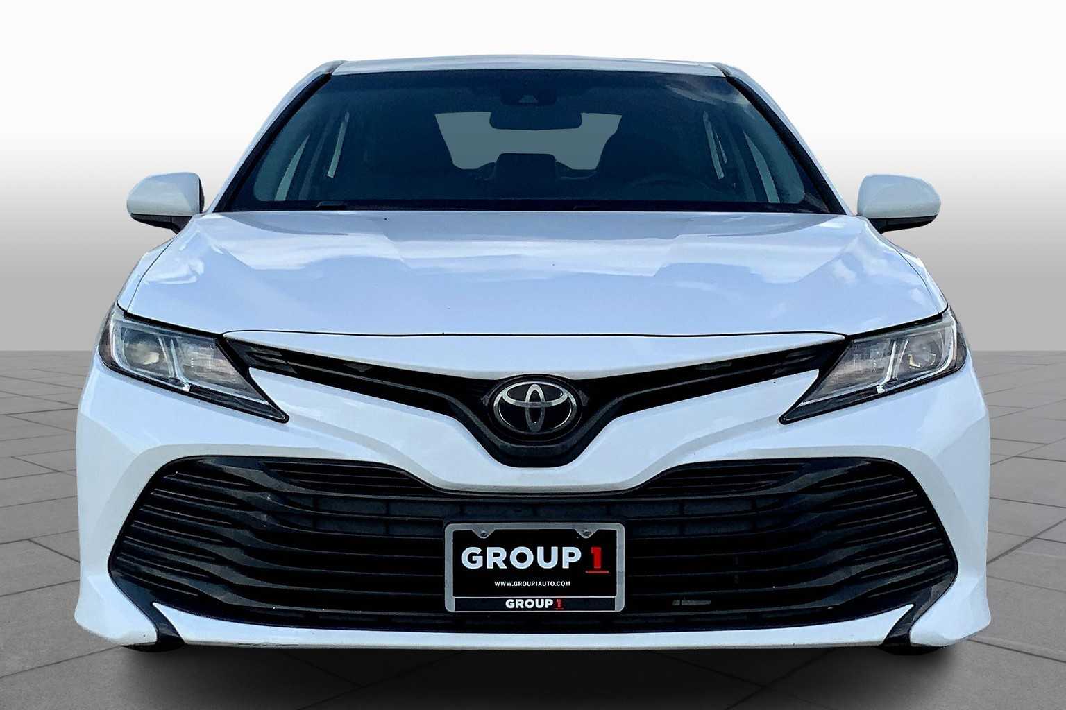 2019 Toyota Camry LE photo 3