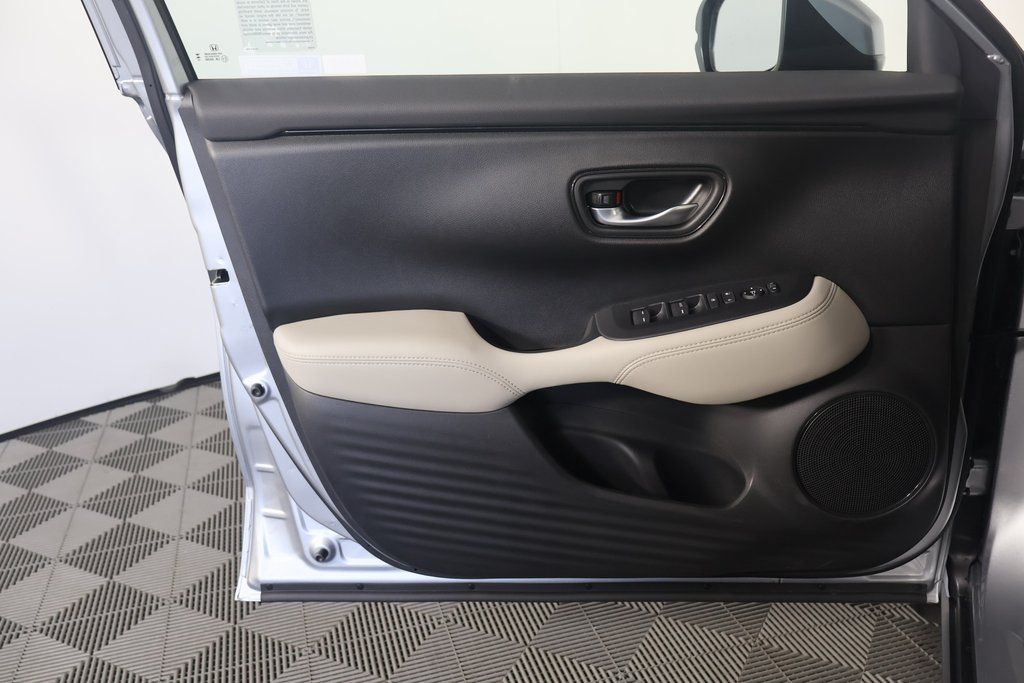 2026 Honda HR-V LX photo 2