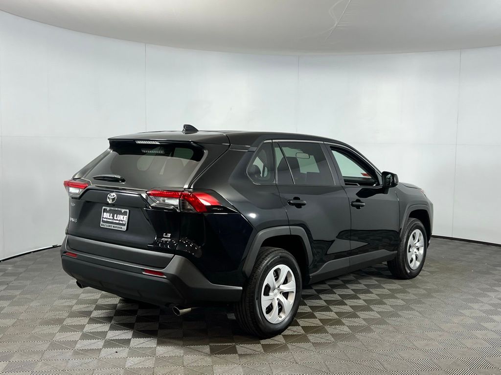 2024 Toyota RAV4 LE photo 3