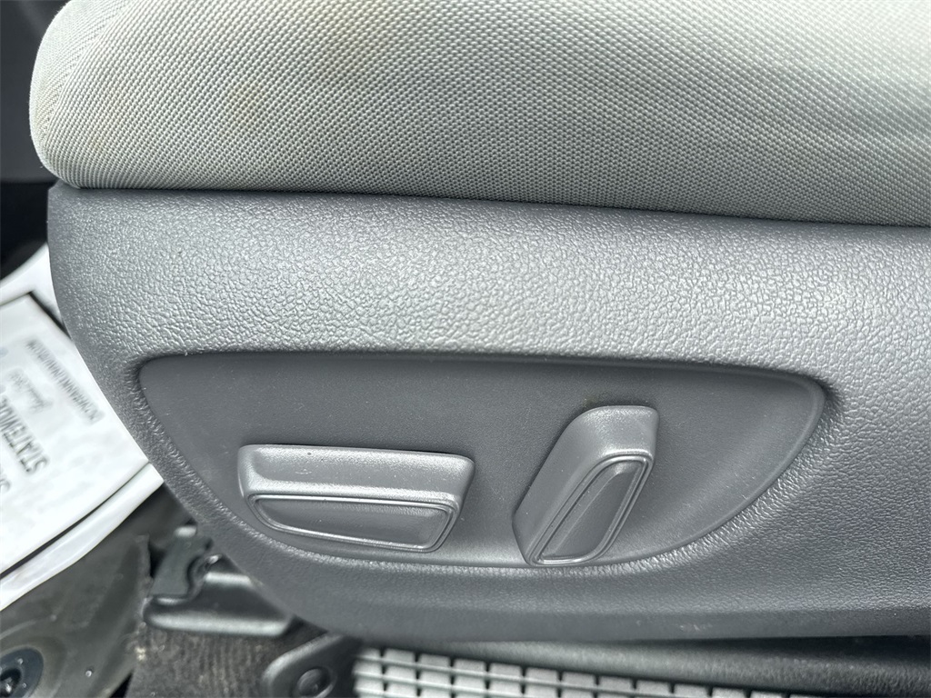 2021 Toyota Sienna LE photo 18