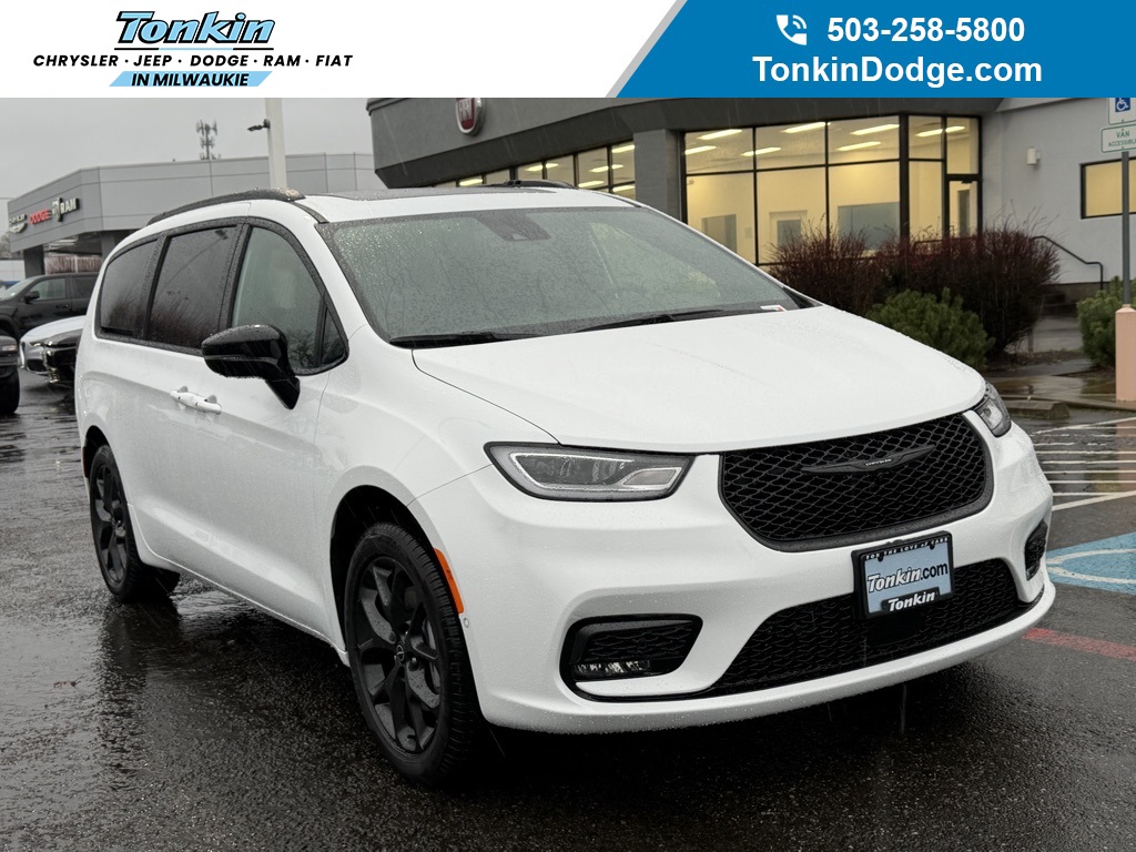 2026 Chrysler Pacifica Select's photo