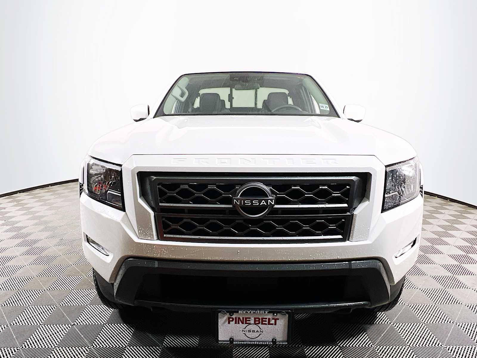2024 Nissan Frontier SV photo 2