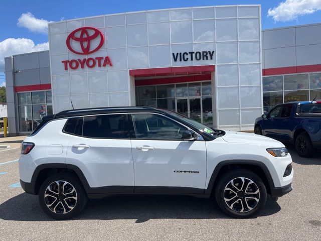 2022 Jeep Compass Limited photo 2