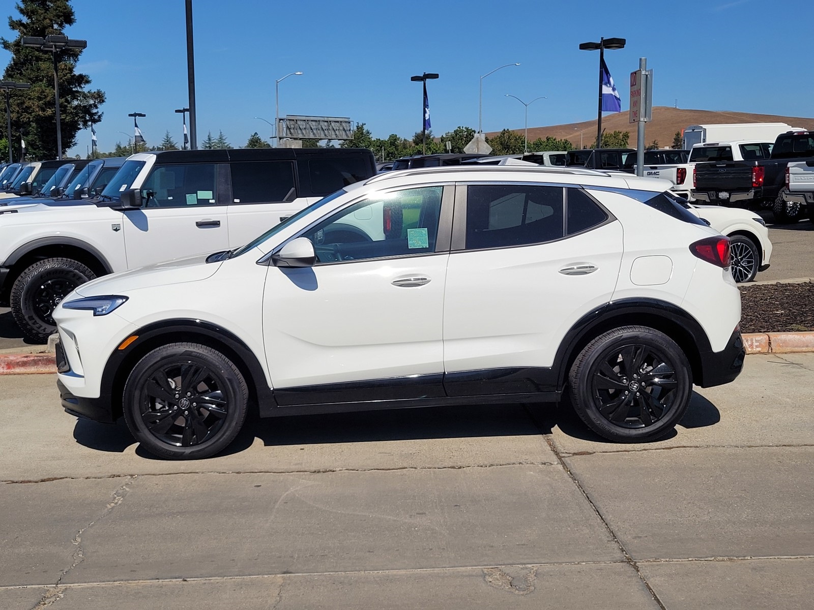 2024 Buick Encore GX Sport Touring photo 3