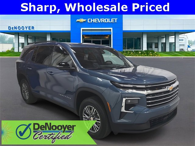 2025 Chevrolet Traverse photo 2