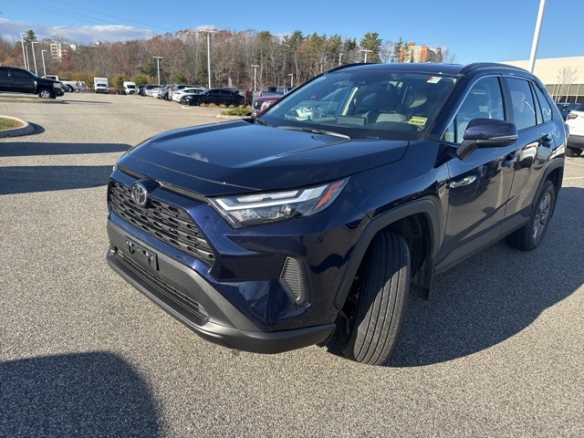 2025 Toyota RAV4 XLE photo 4