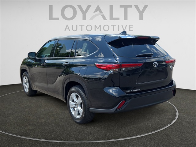 2021 Toyota Highlander L photo 3