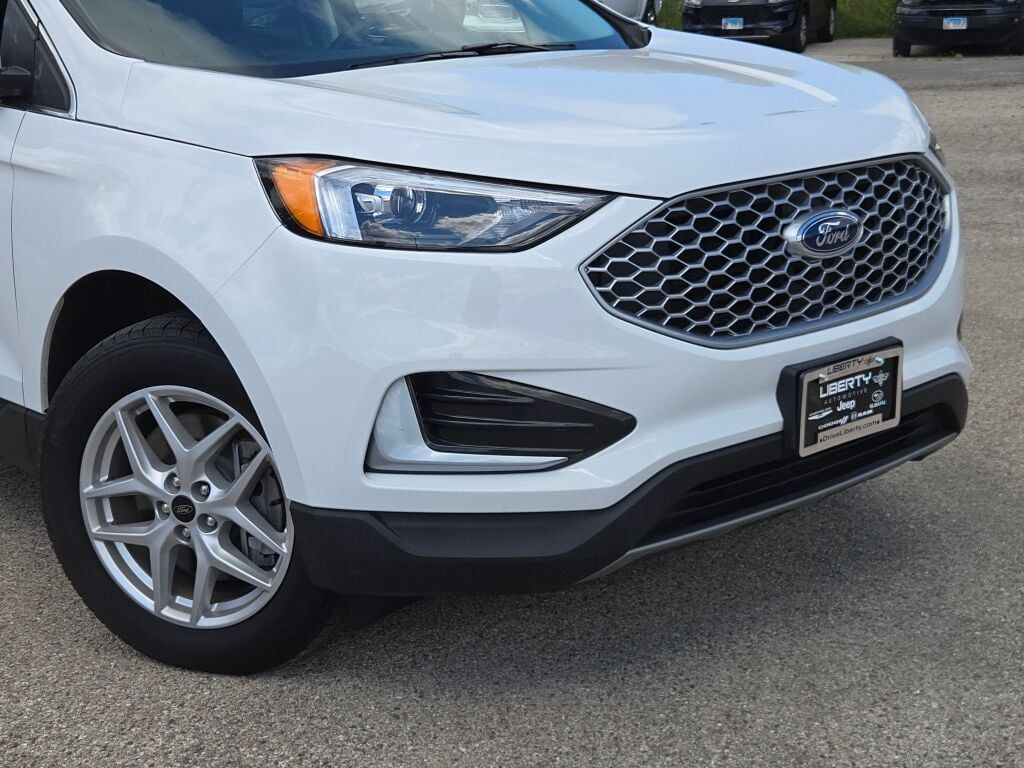 2024 Ford Edge SEL photo 2