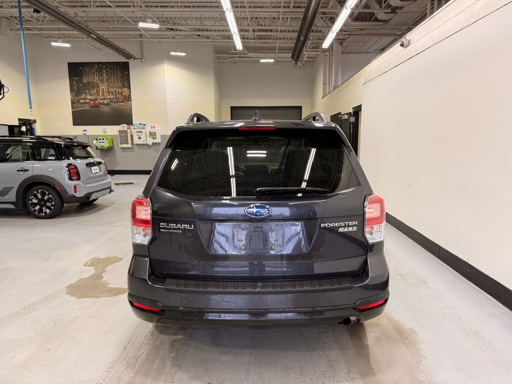 2017 Subaru Forester Premium photo 4