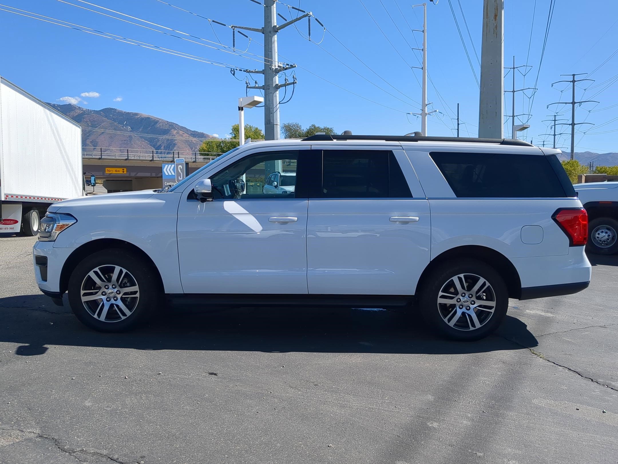 2024 Ford Expedition MAX XLT photo 2