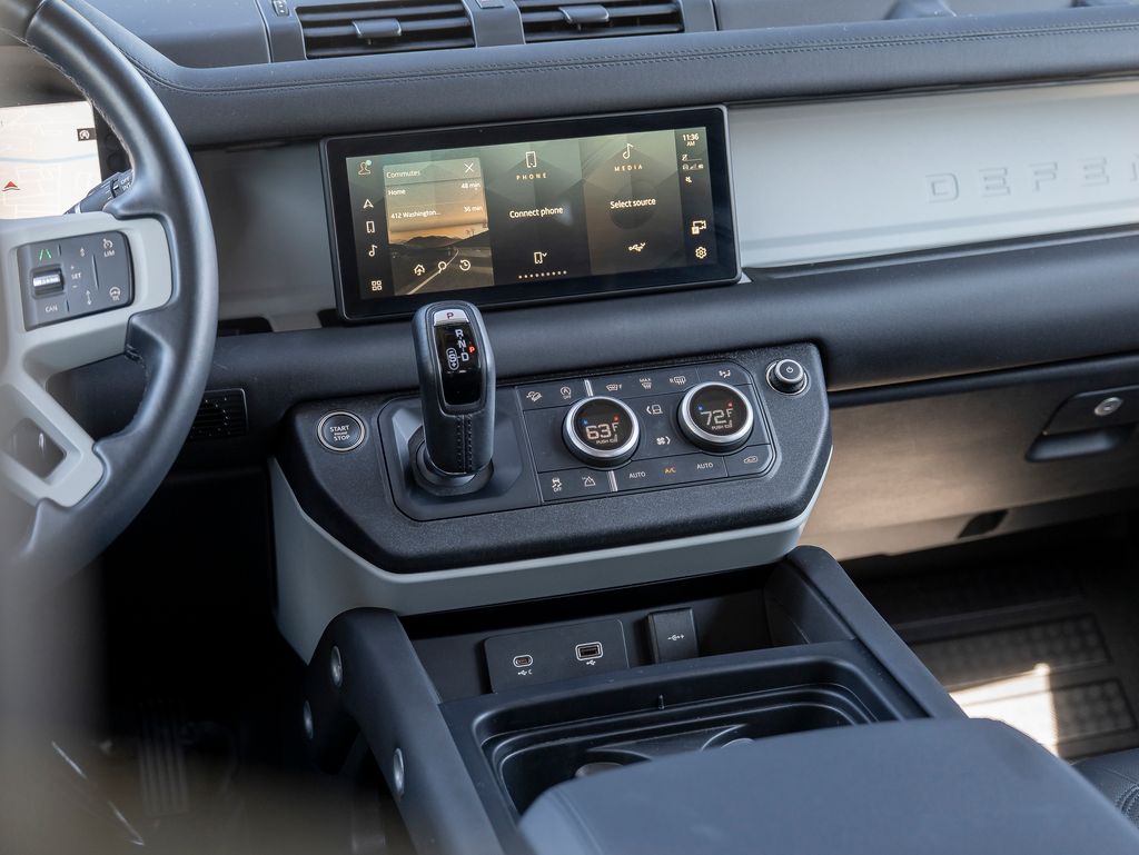 2024 Land Rover Defender 110 S photo 19