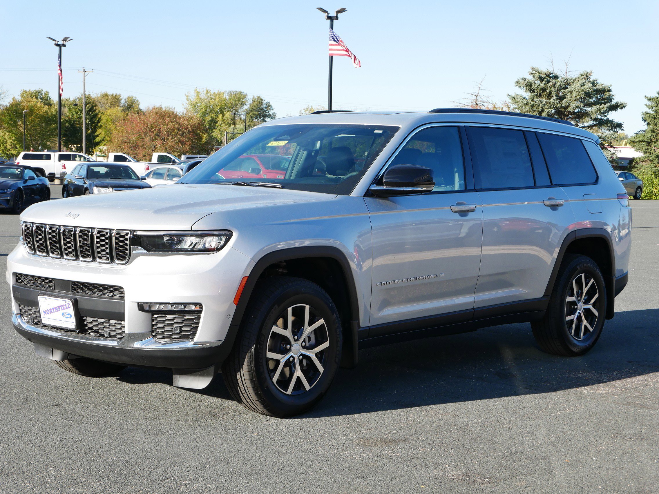 2025 Jeep Grand Cherokee Limited photo 2