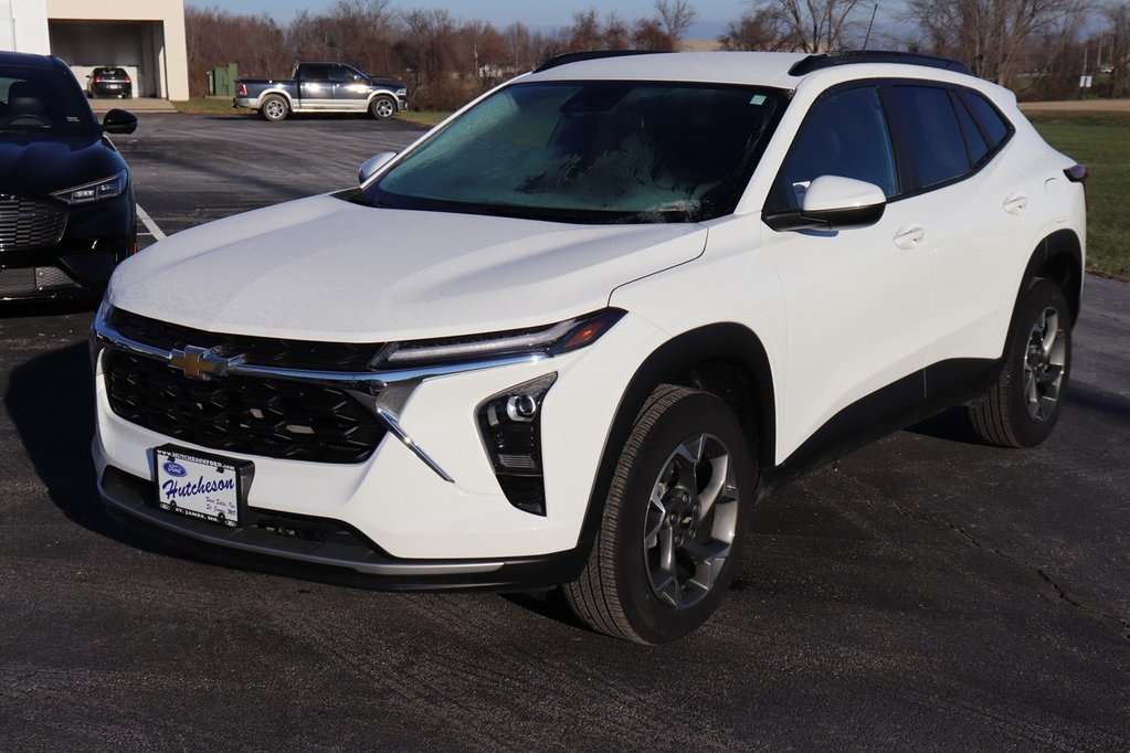 2024 Chevrolet Trax LT photo 3