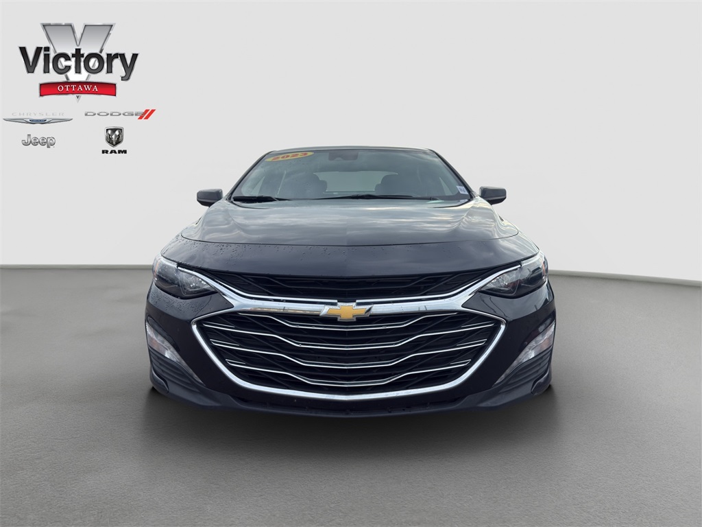 2023 Chevrolet Malibu 1LT photo 2