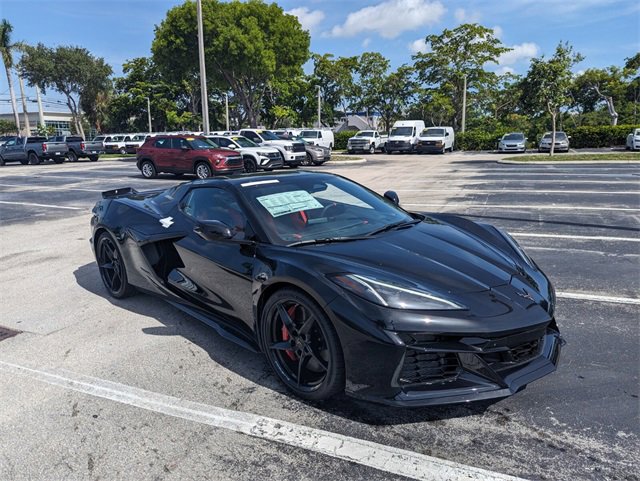 2025 Chevrolet Corvette E-Ray 2LZ photo 2