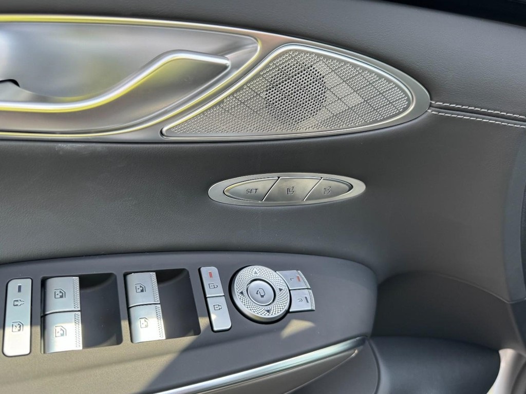 2026 Genesis GV70 2.5T Select photo 11