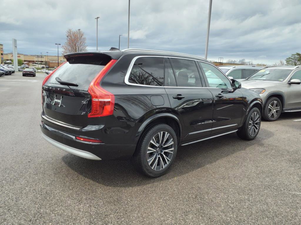 2022 Volvo XC90 Momentum photo 3