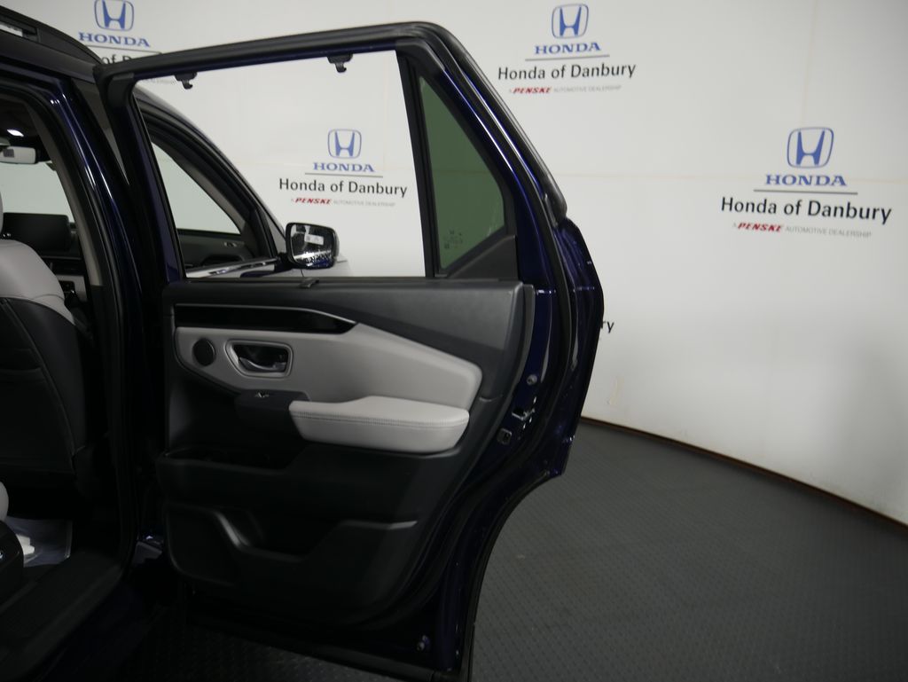 2025 Honda Pilot Touring photo 4