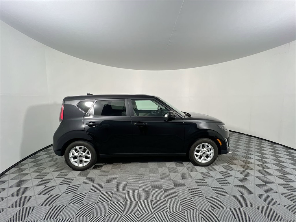 2025 Kia Soul LX photo 2