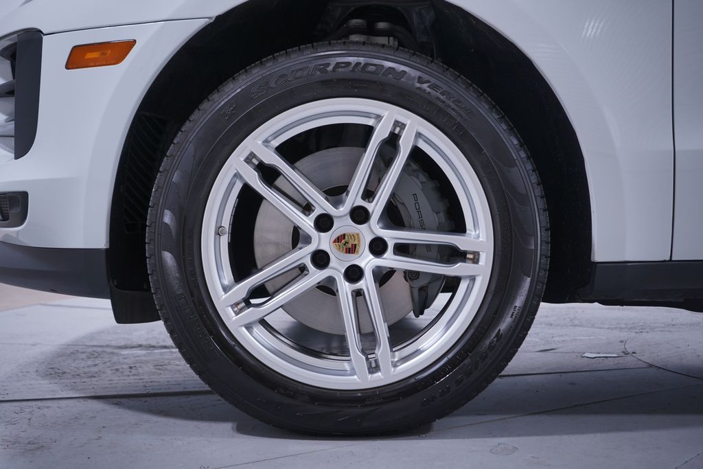 2020 Porsche Macan S photo 2