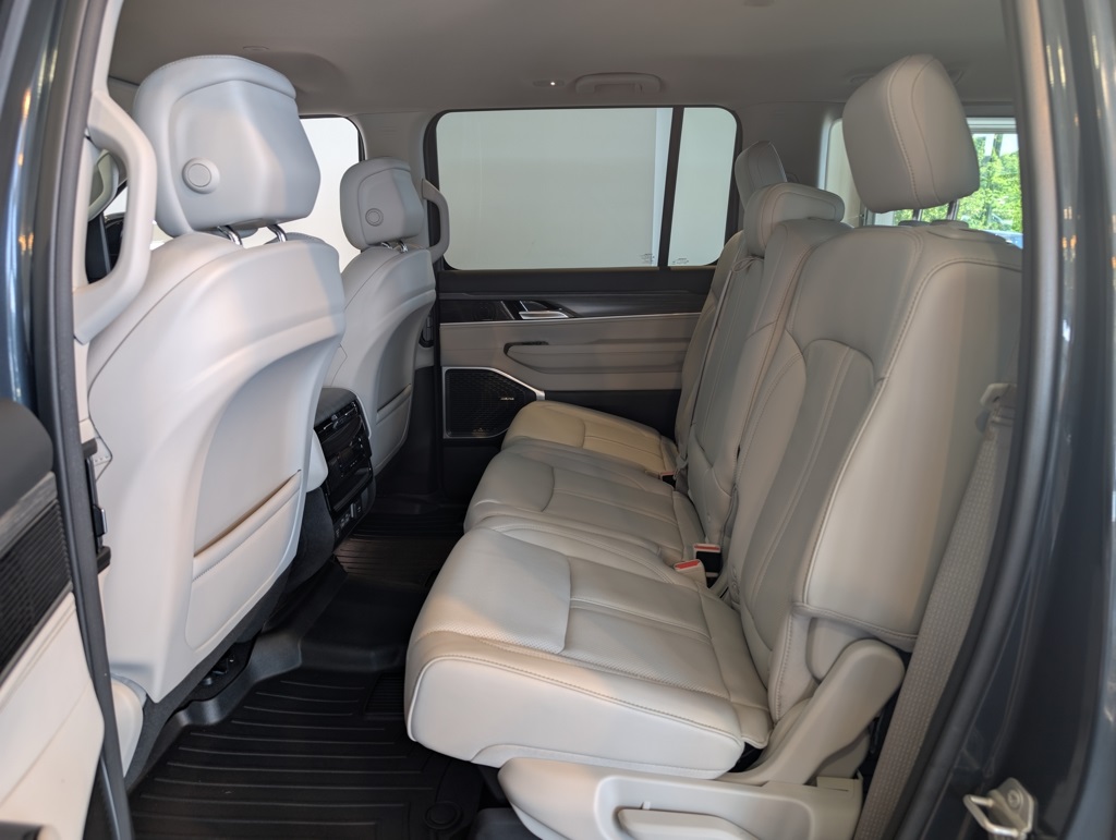 2023 Jeep Wagoneer Series III Limited photo 18
