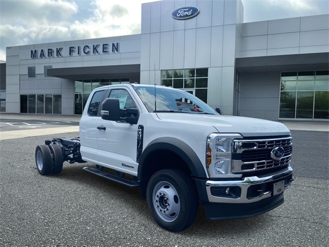 2025 Ford F-550 Super Duty Chassis Cab XL's photo