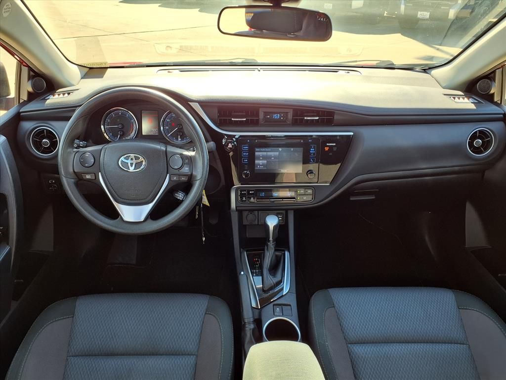 2017 Toyota Corolla LE photo 4