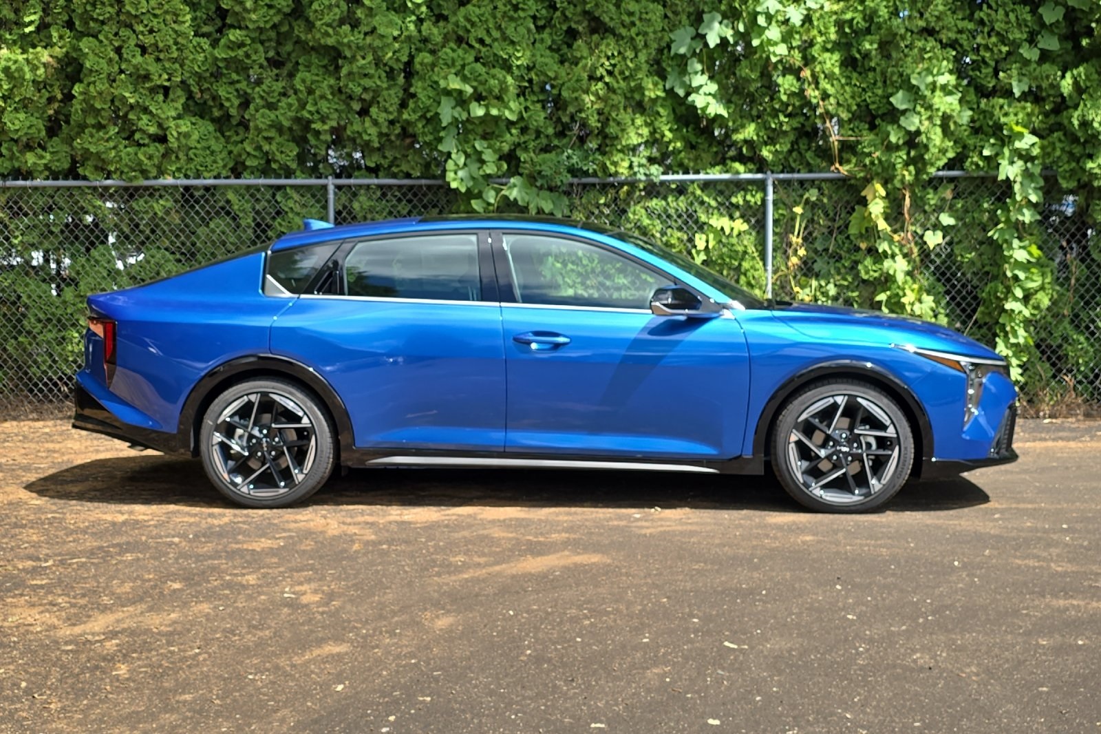 2025 Kia K4 GT-Line photo 2