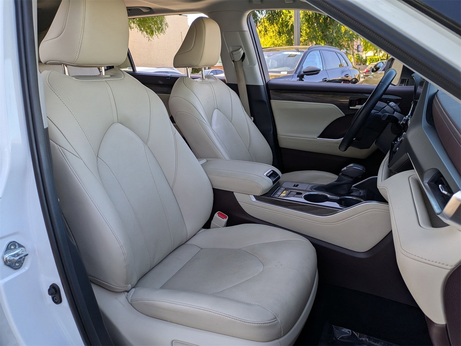 2020 Toyota Highlander Limited photo 24