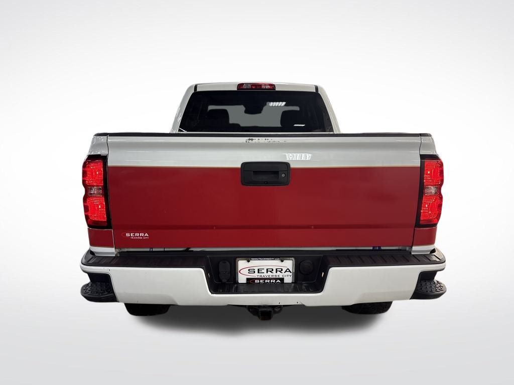 2018 Chevrolet Silverado 1500 LT photo 4