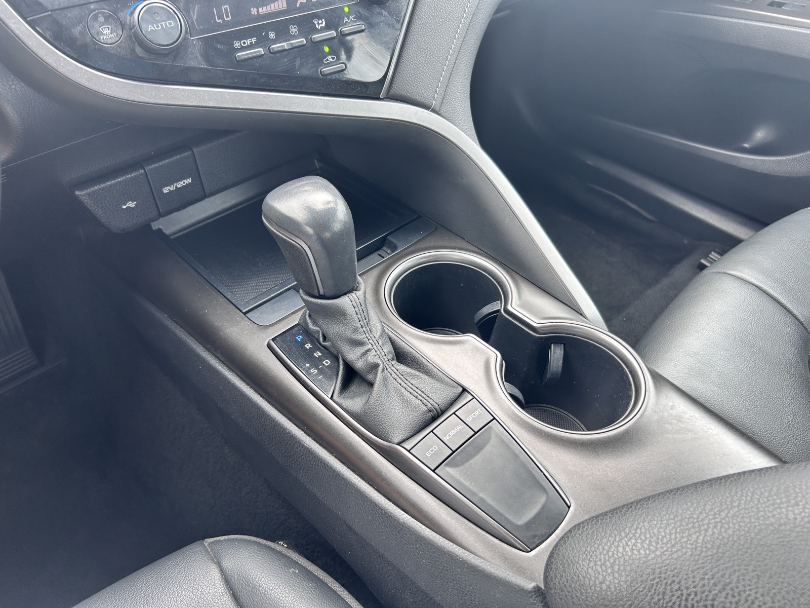 2022 Toyota Camry SE photo 28