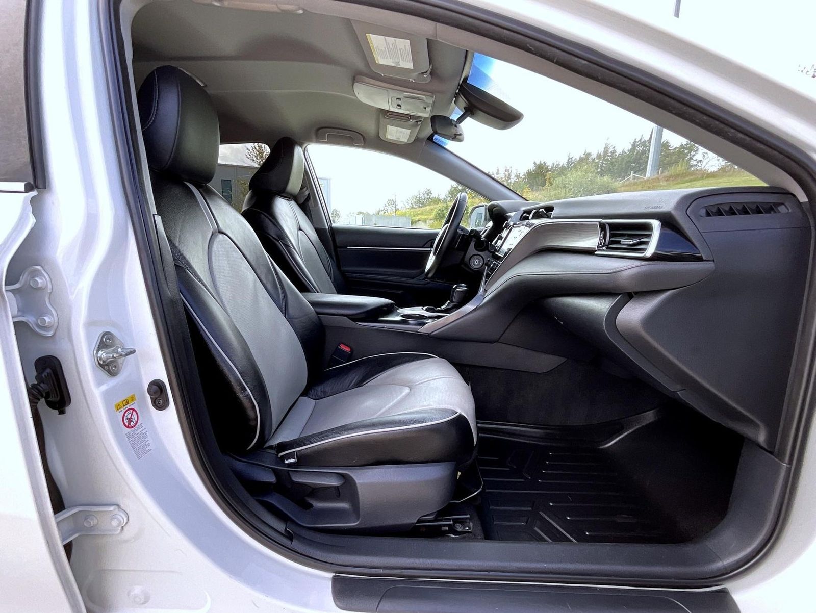 2018 Toyota Camry SE photo 15