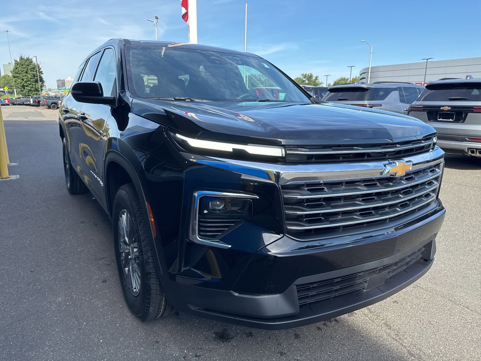 2026 Chevrolet Traverse photo 2