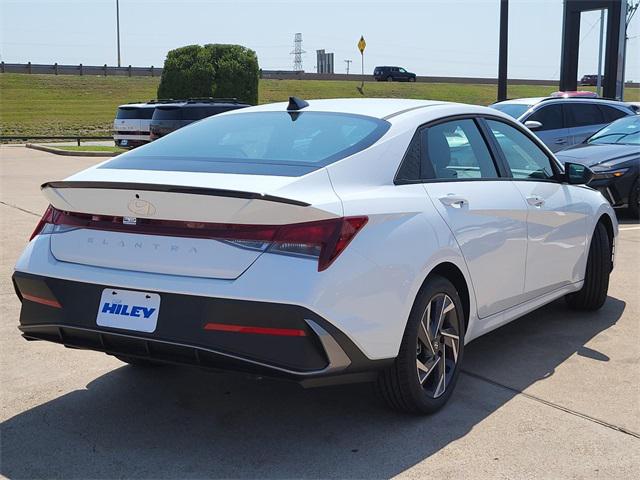 2025 Hyundai Elantra SEL Sport photo 4