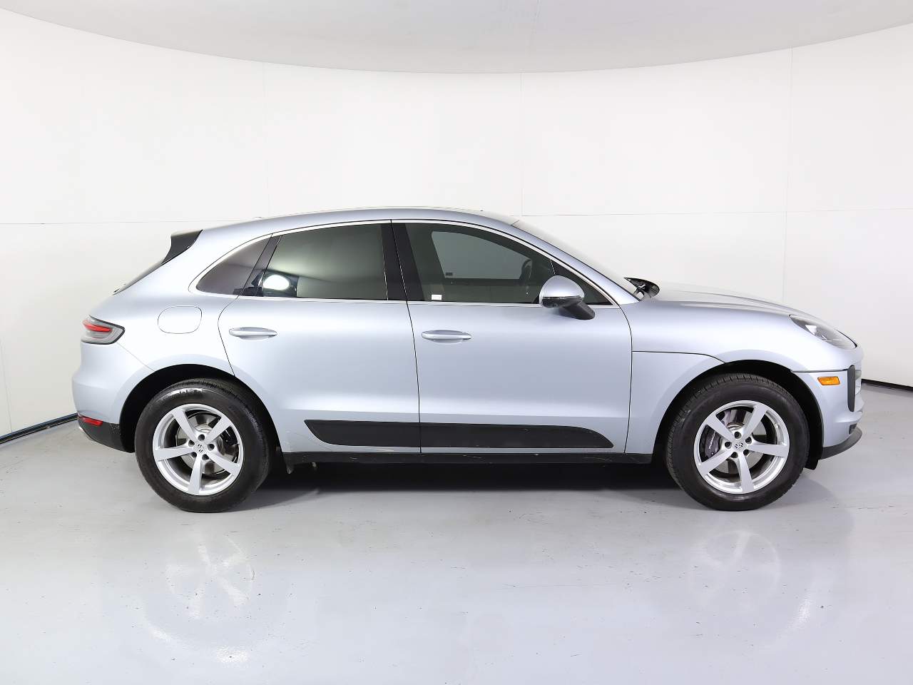 2021 Porsche Macan Base photo 8