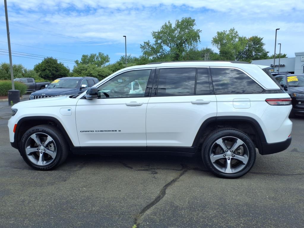 2023 Jeep Cherokee Base photo 6