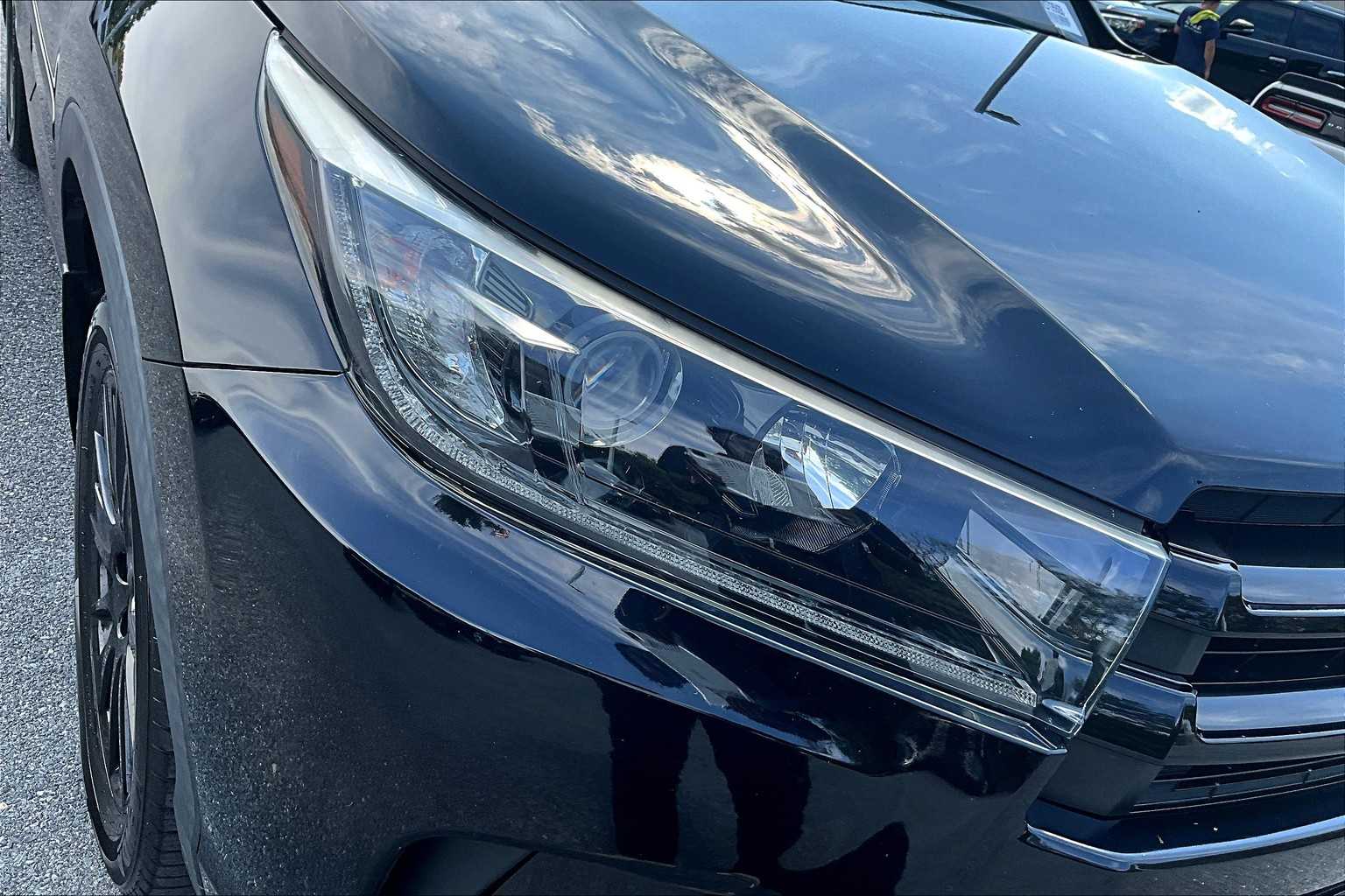 2019 Toyota Highlander SE photo 26