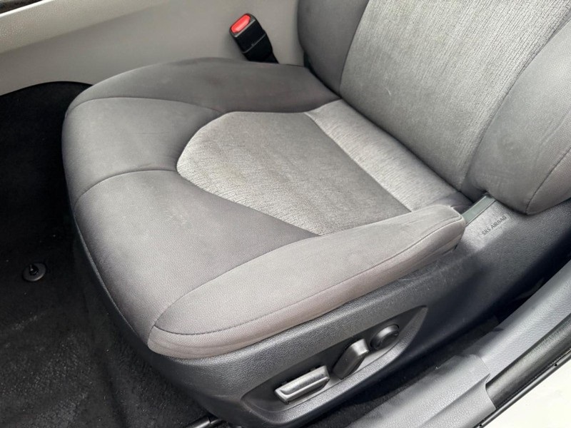 2023 Toyota Camry Hybrid LE photo 15